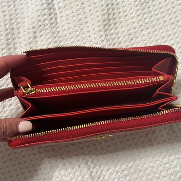Prada red wallet - Picture 6 of 8